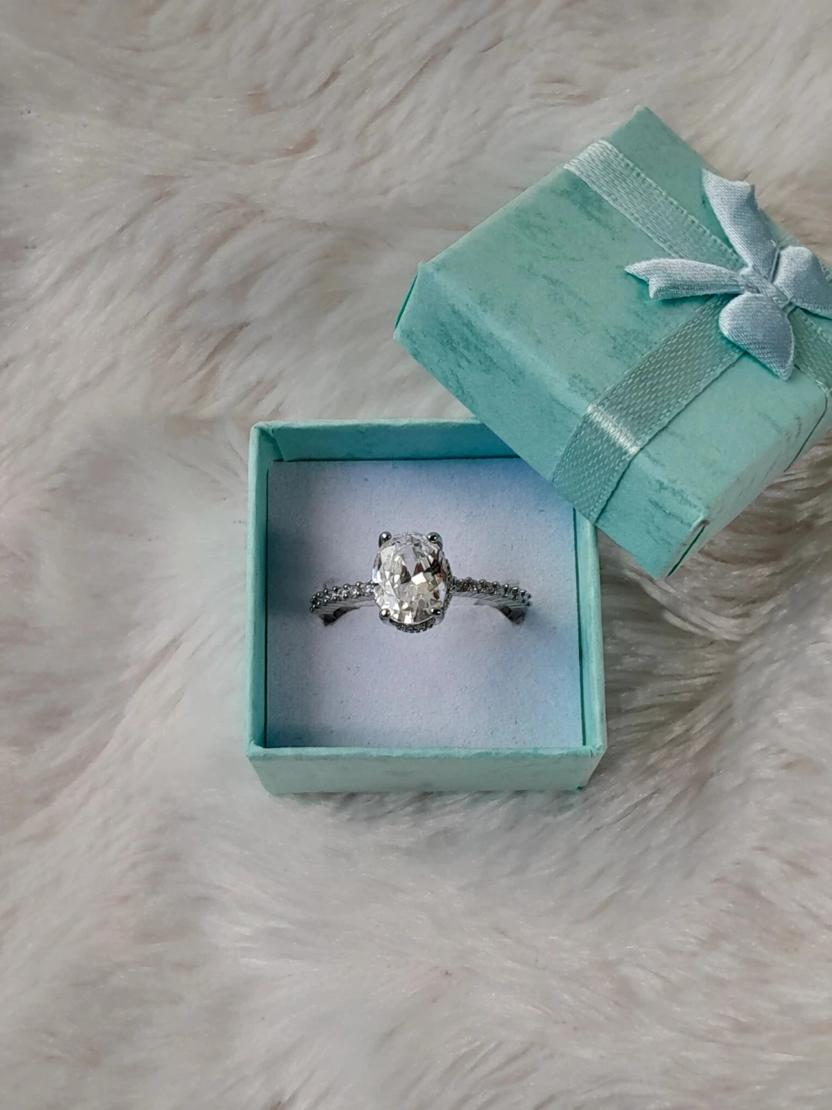 Bague pierre ovale, pierres sur les côtés, taille 60